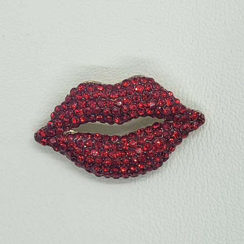 Juicy crystal red lips. Can be wore on clothes, bags or any other fabric items.